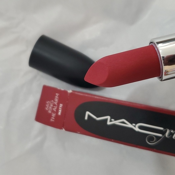 MAC cosmetics ring the alarm macximal matte lipstick brand new - Picture 8 of 10